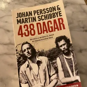 Säljer boken 438 dagar av Martin Schibbye och Johan Persson. I fint skick men har något år på nacken. Lite böjd.  Finns att hämta i Göteborg eller kan skickas via Vinted. Pris: 11kr.