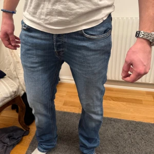 Blå jeans slim fit - Snygga jeans, super skick. Storlek 28x32, slim fit modell.