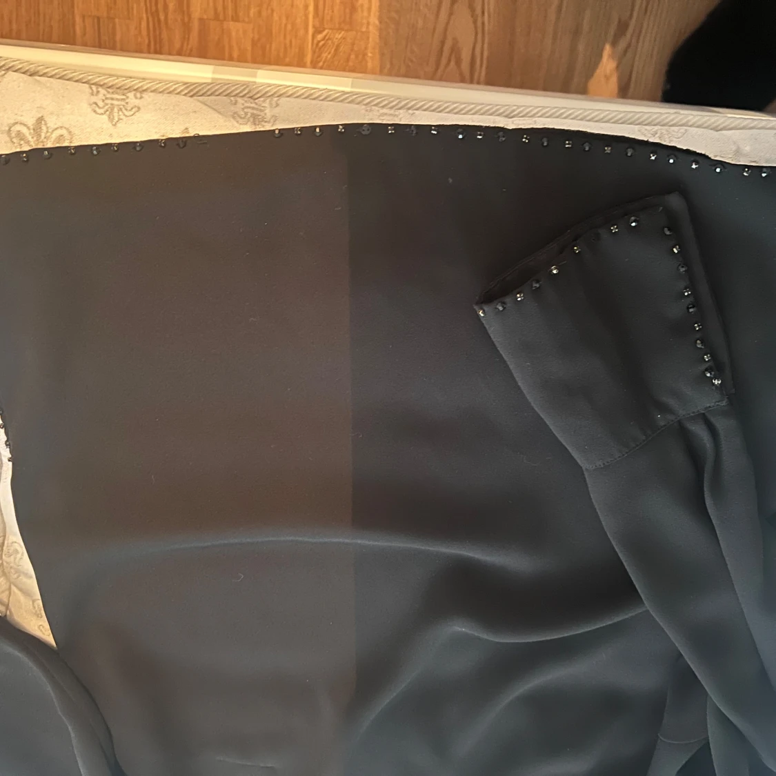 Svart skjorta med nitar - 91