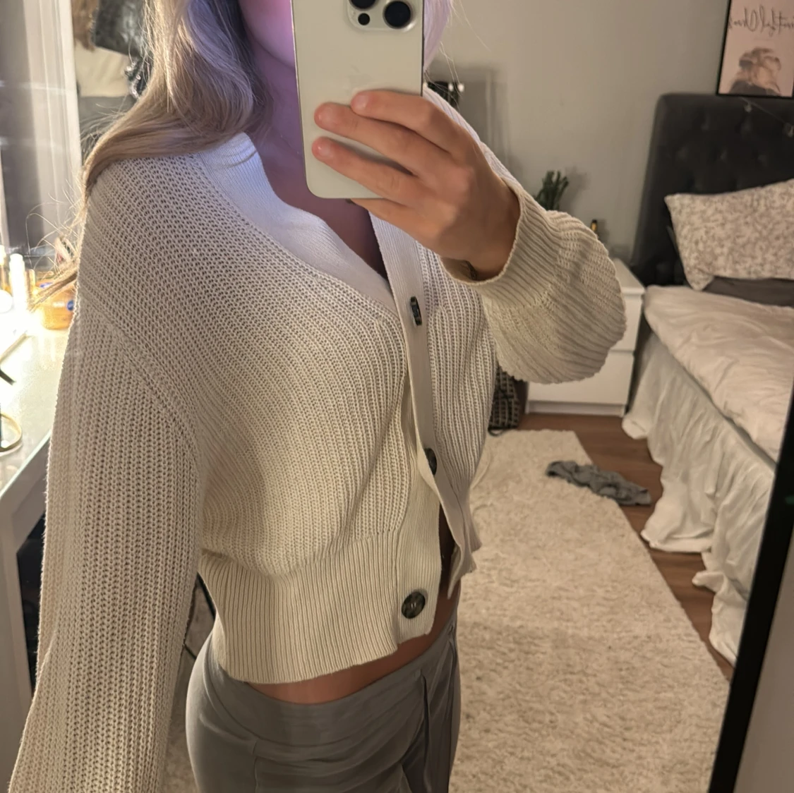 Vit stickad kofta med knappar - 90