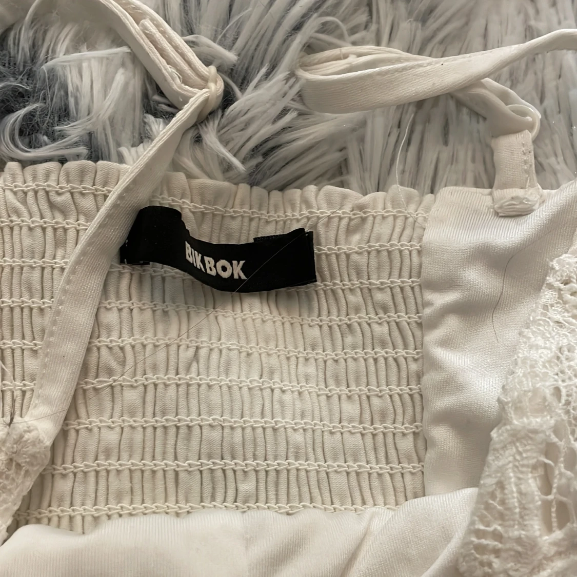 Vit spetslinne från Bik Bok - 90