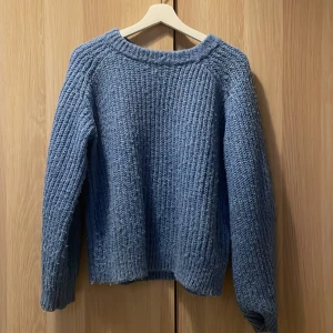 Blå stickad tröja💞 - Fin stickad tröja i blått! I fint skick💞