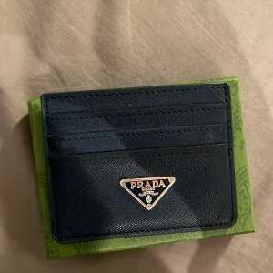 Prada korthållare - Prada cardholder, inte använd särskilt mycket.