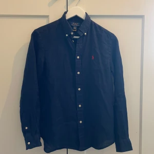 Ralph Lauren Linne Skjorta - Säljer denna feta Ralph Lauren linne skjorta | Skick 10/10 | Knappast använd | Skriv om du har frågor!