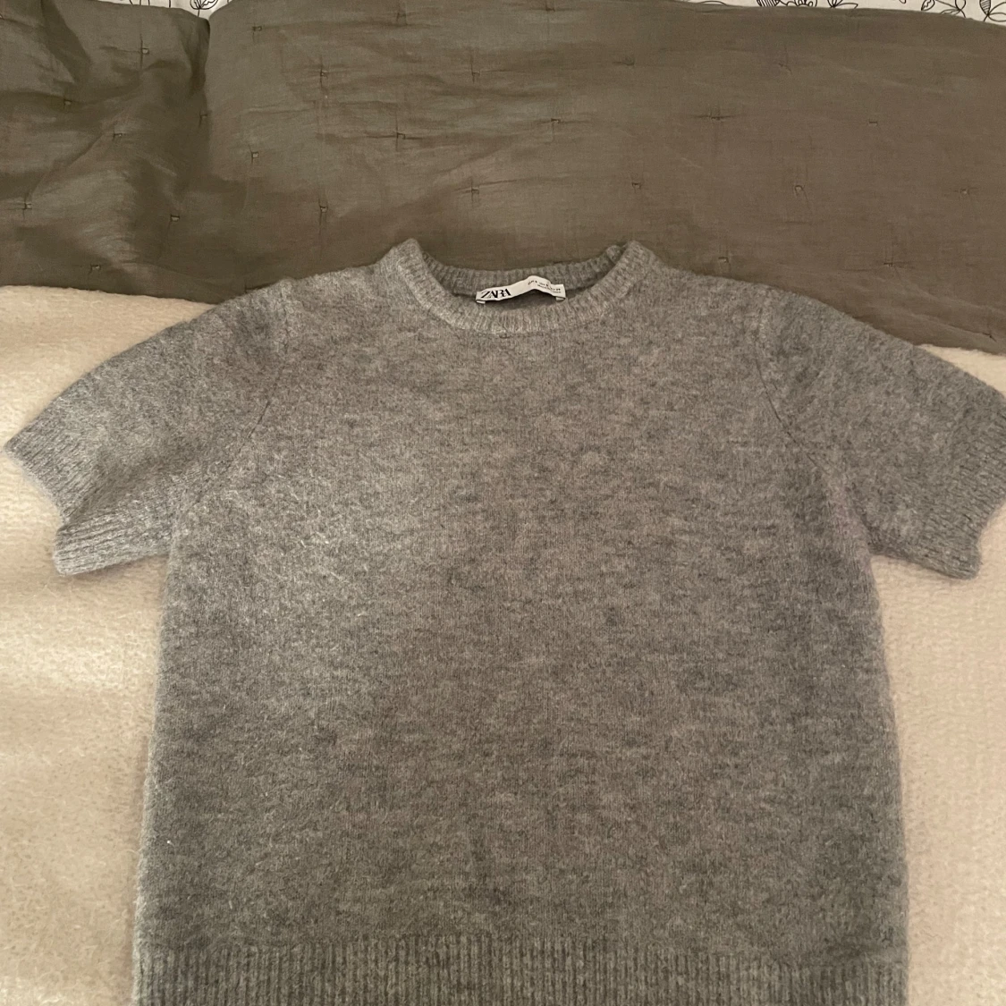 Grå stickad tröja från Zara