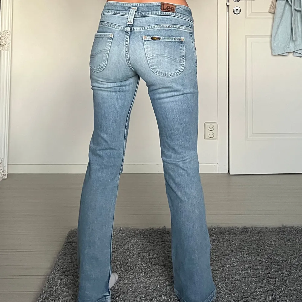 Midjemått: 38cm rakt över, innerbenslängd: 77cm 💕. Jeans & Byxor.