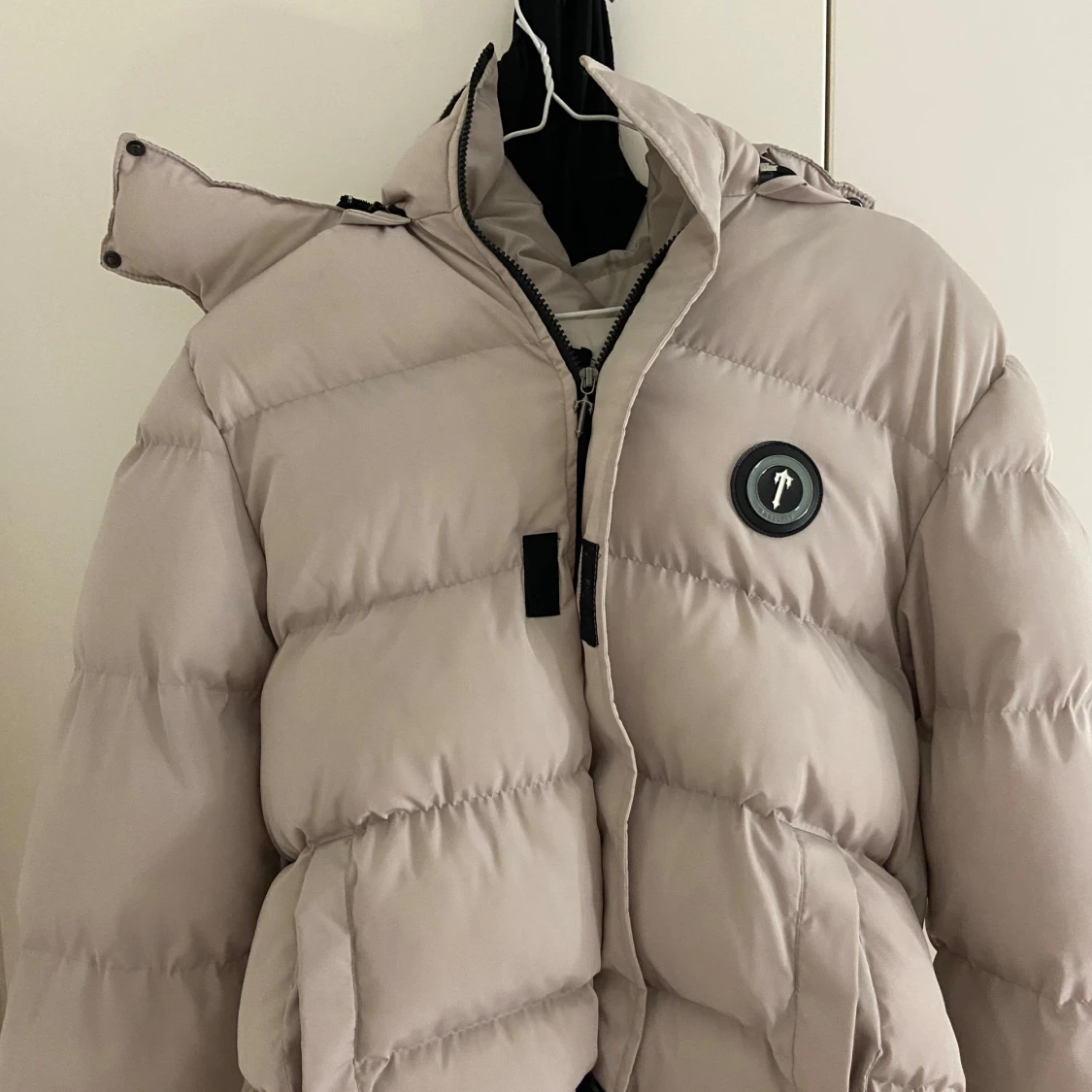 Beige pufferjacka från Trapstar - 90