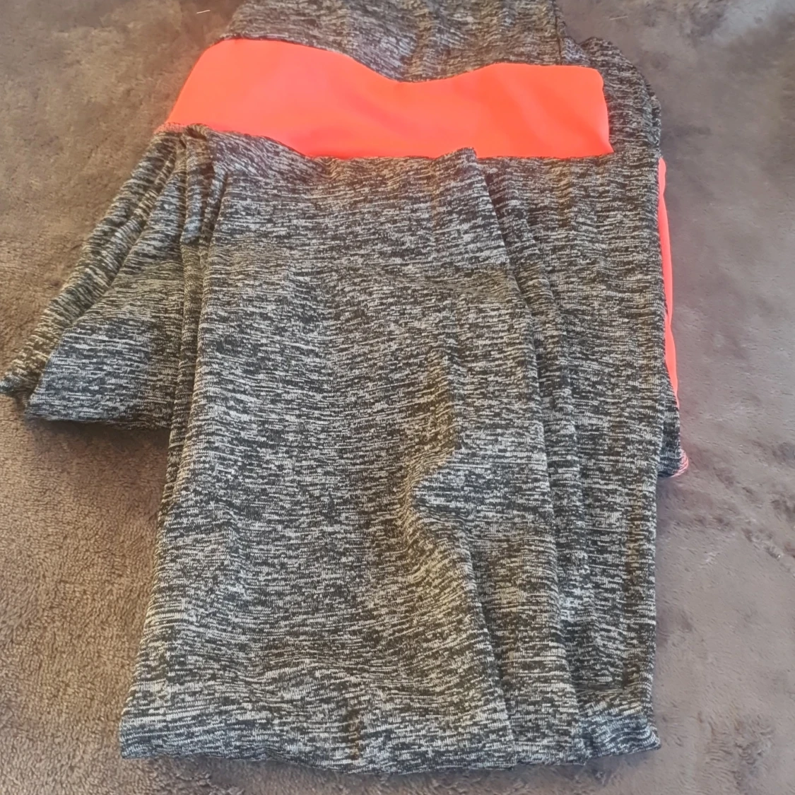 Grå och neonorange träningsset - 90