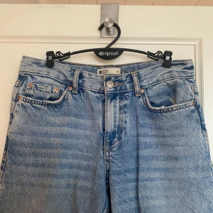 Blå jeans från G Perfect Jeans - Jättecoola jeans från Gina. Lite slitna längst ner men annars bra skick 
