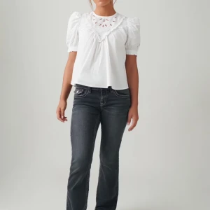 Gråa jeans - Fina gråa jeans. Jätte bra skick, tröttnat på dom och knappt använda