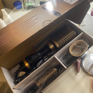 Hot air styler - Helt ny, så i nyskick inga skador eller tecken på användning. ❤️