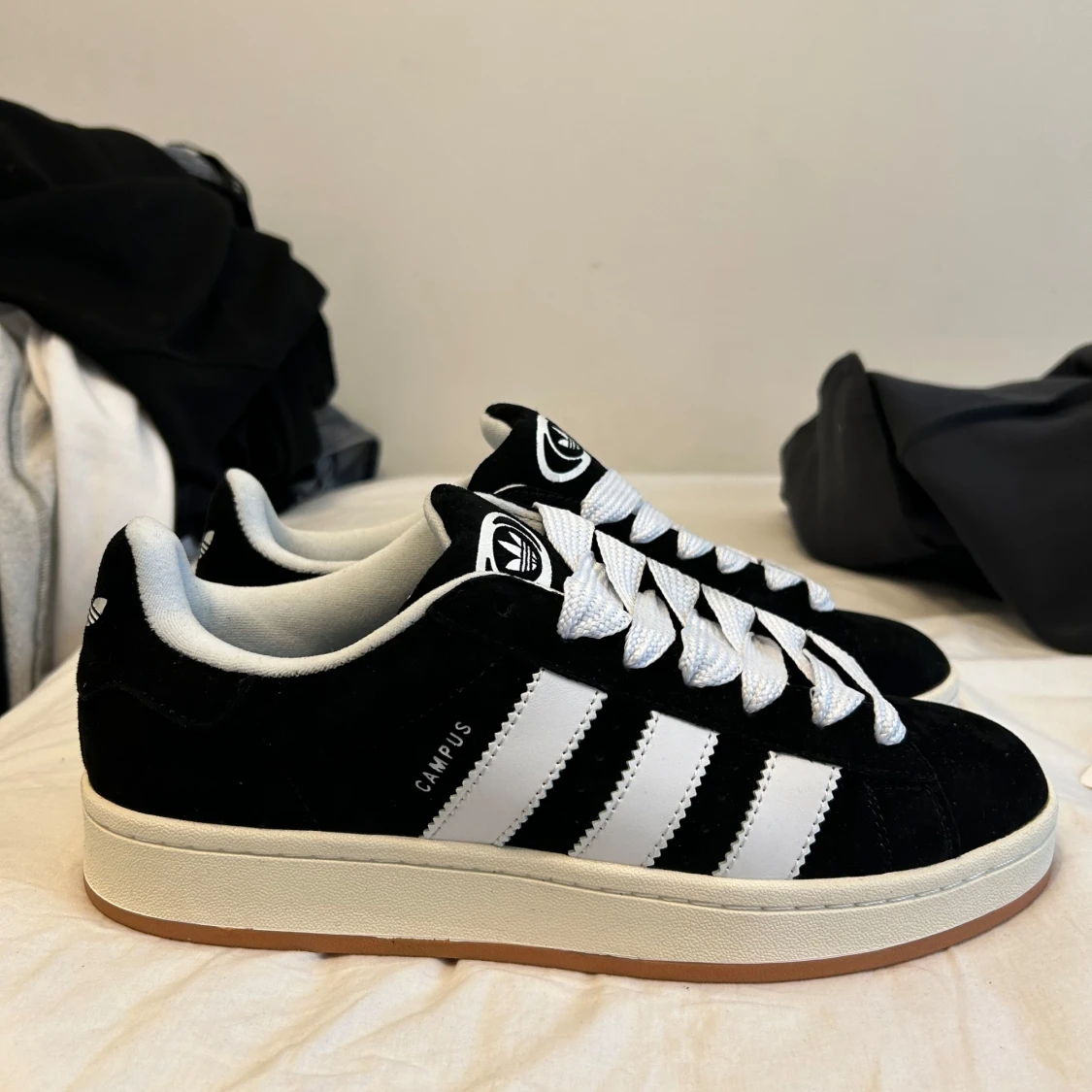 Svarta och vita sneakers från Adidas - 92