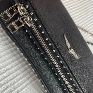 Svart axelväska från Zadig & Voltaire - Snygg svart axelväska i skinn från Zadig & Voltaire, båda kedjor och dustbag finns. Som ny!