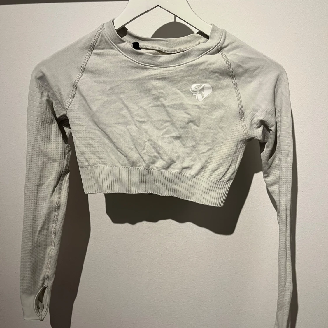 Creme vit croppad tröja från Women's Best