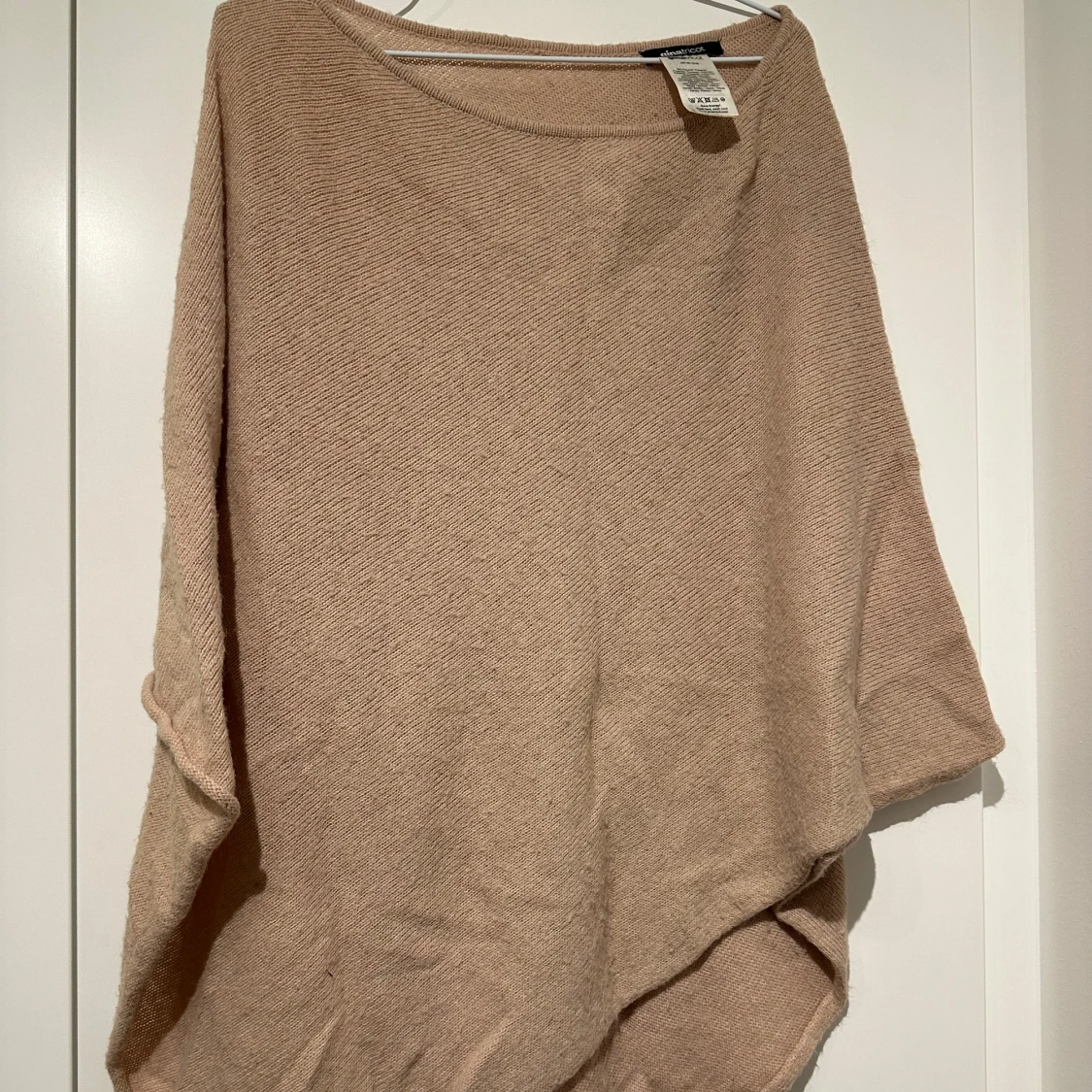 Ljusrosa poncho från Gina Tricot