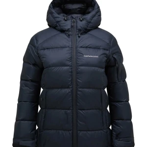 blå Peak Performance jacka - säljer en mörkblå peak jacka då den kommer inte till användning längre och är i bra skick men lite sönder vid vänster ficka, går att täcka bra med klisterlapp som jag har gjort!