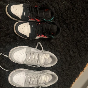 Dunks o Jordan - Säljer två par skor som jag knappt har använt, dunksen är använda 2-3 gånger. Jordan är storlek 42 och Dunk är storlek 43.