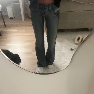 Jeans - Jättesnygga bootcut jeans från diesel!! Innerbensländ 78cm och midjemått 38 cm rakt över!! 💞💞💞