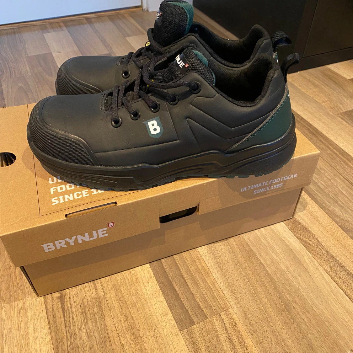 Svarta arbetsskor från Brynje