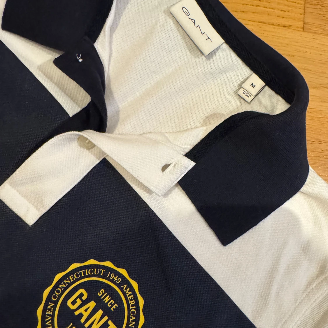 Vit och marinblå pikétröja från Gant - 93