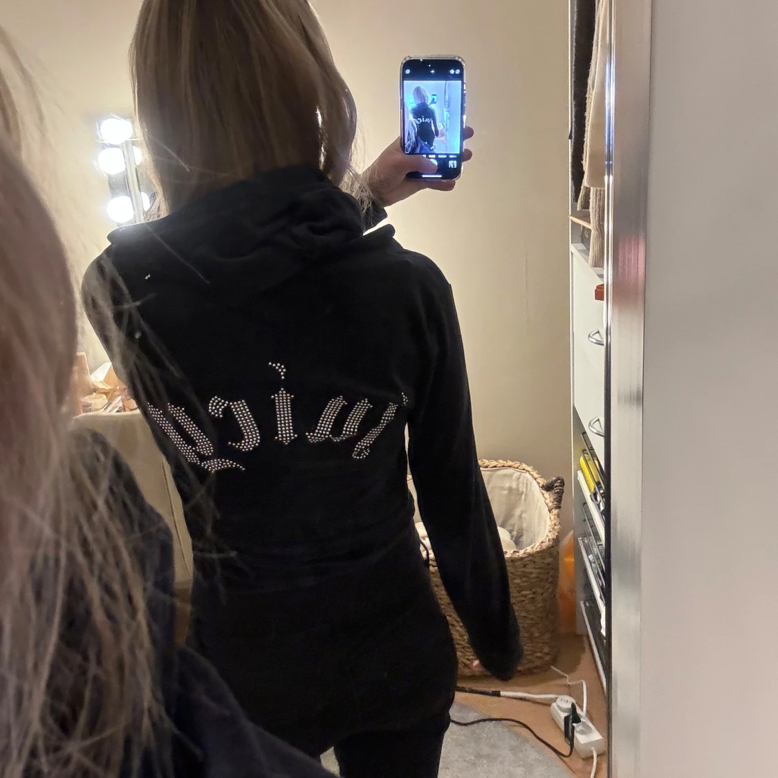 Svart hoodie från Juicy Couture - 90