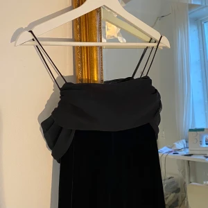 Vintage velvet sammet klänning  - Storlek 7/8 på lappen (S) men skulle säga att den passar M också 