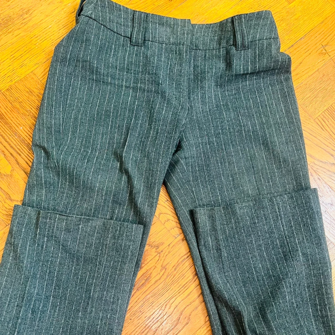 Grå randiga byxor från s.Oliver