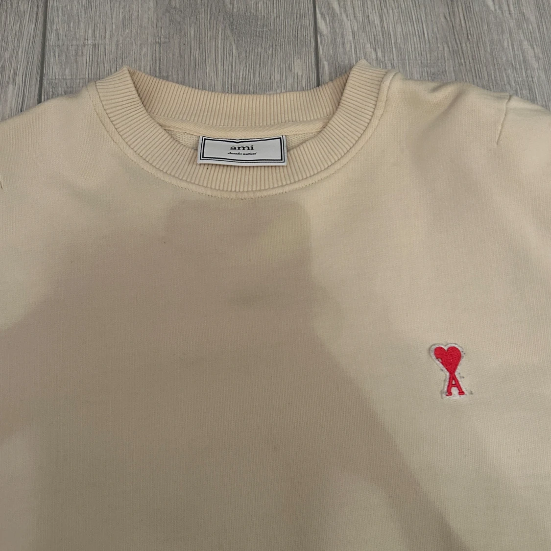 Beige tröja med röd detalj från AMI - 93