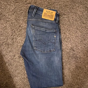 Replay anbass - Sköna replay jeans utan några defekter. Hör av er vid frågor eller funderingar