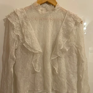 Spets blus - Söt blus som går att dress up och dress down