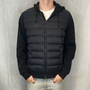 Svart jacka från Polo Ralph Lauren - Snygg svart cardiganjacka från Polo Ralph Lauren. Storlek L passar M 