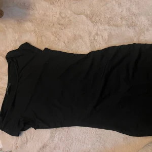 Svart t-shirt klänning - Skön klänning basic