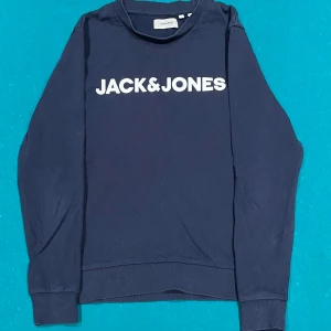  Jack & Jones tröja - Säljer min Jack & Jones tröja för den inte används inga skador men används inte så är bara ivägen 