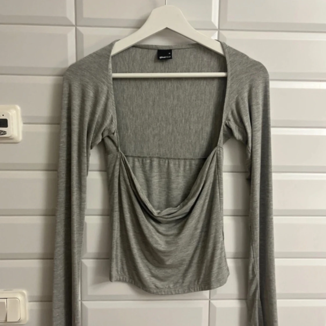 Grå långärmad topp från Gina Tricot storlek:M - 1