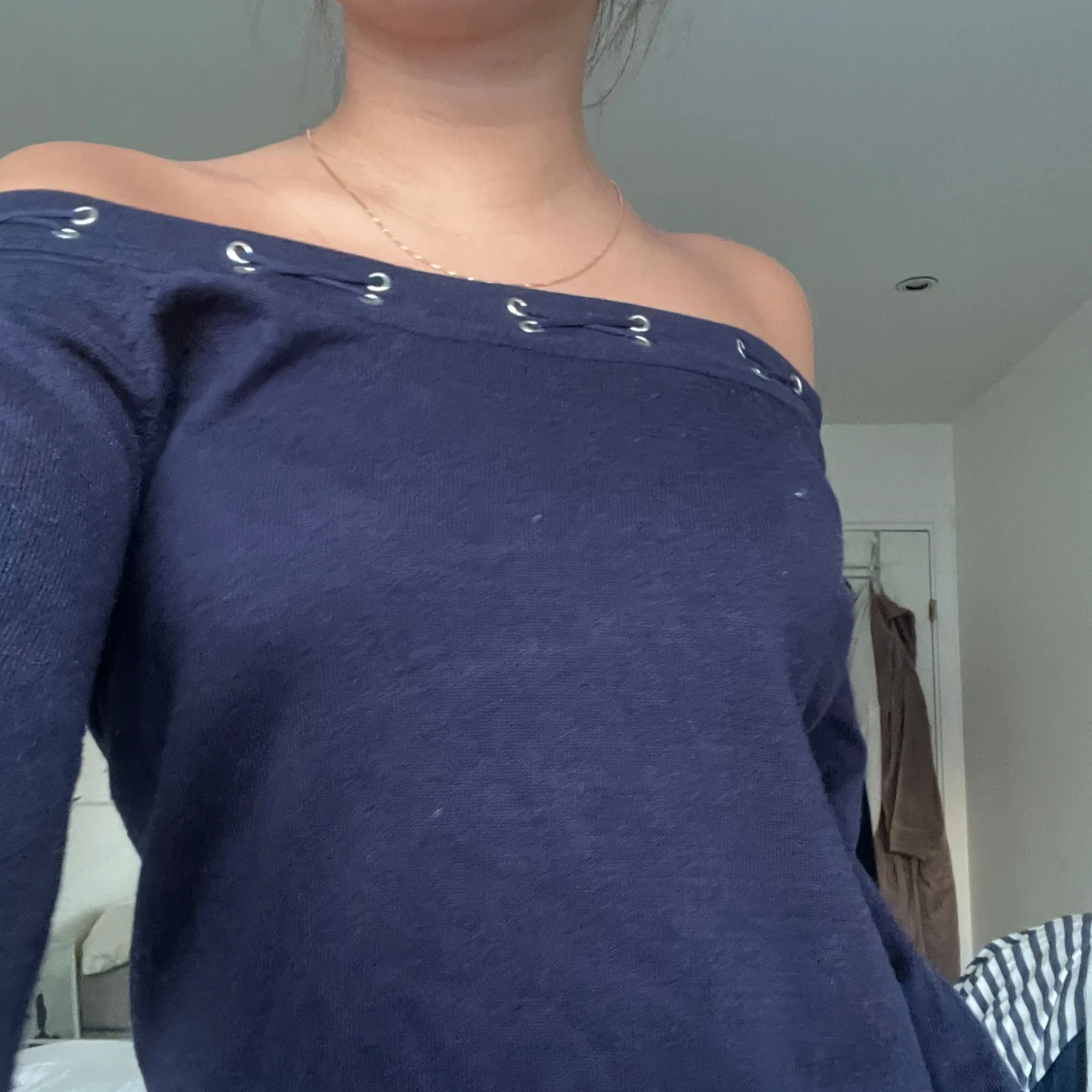 Mörkblå offshoulder tröja - 91