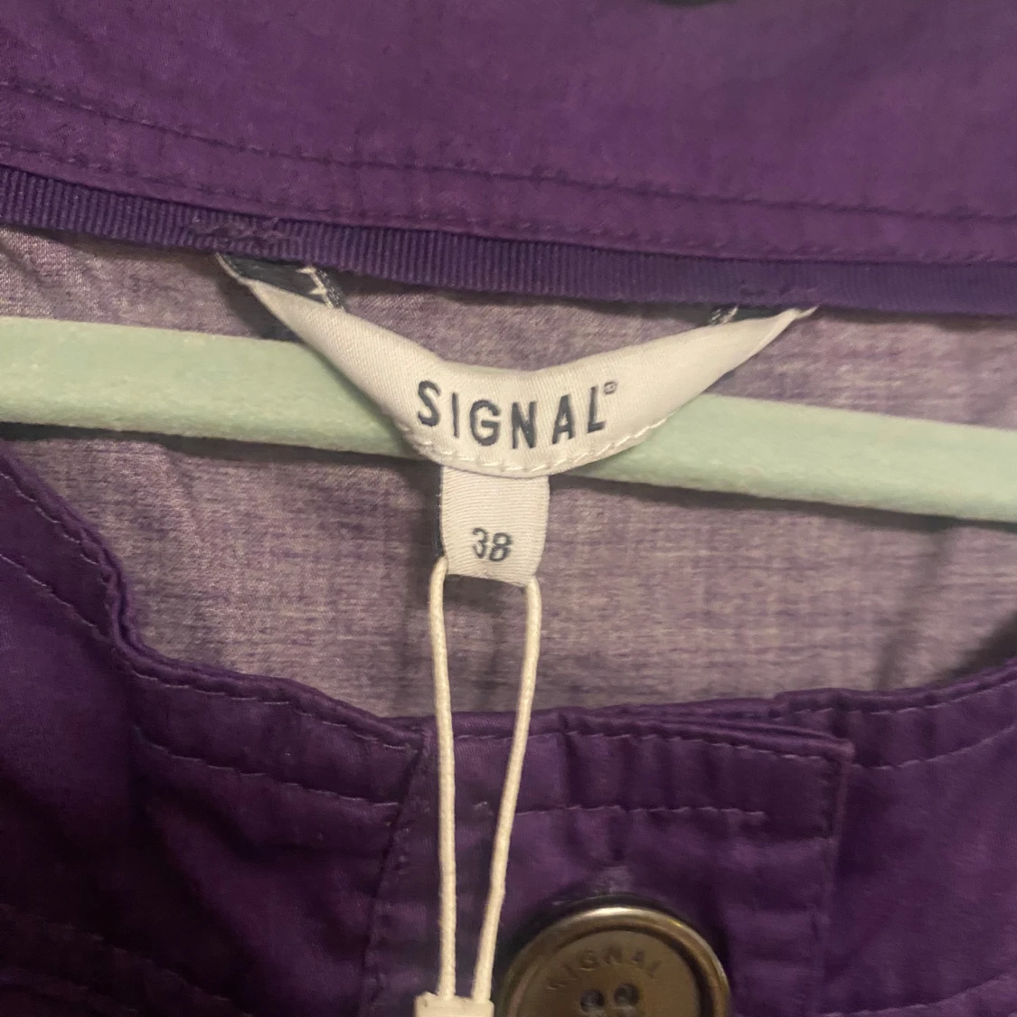 Lila och vit klänning från Signal - 92