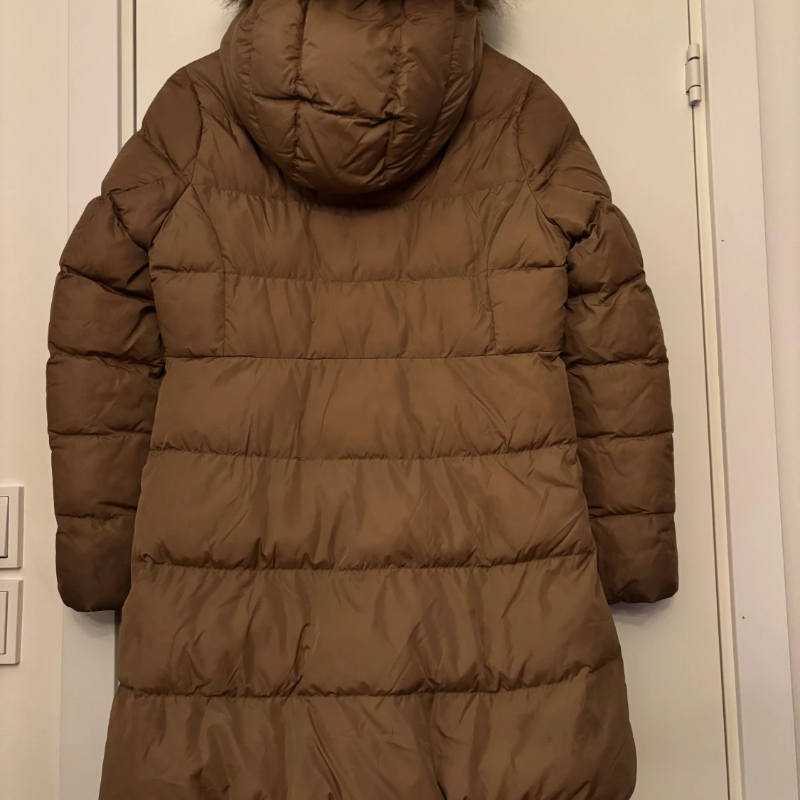 Brun dunjacka från Uniqlo - 90