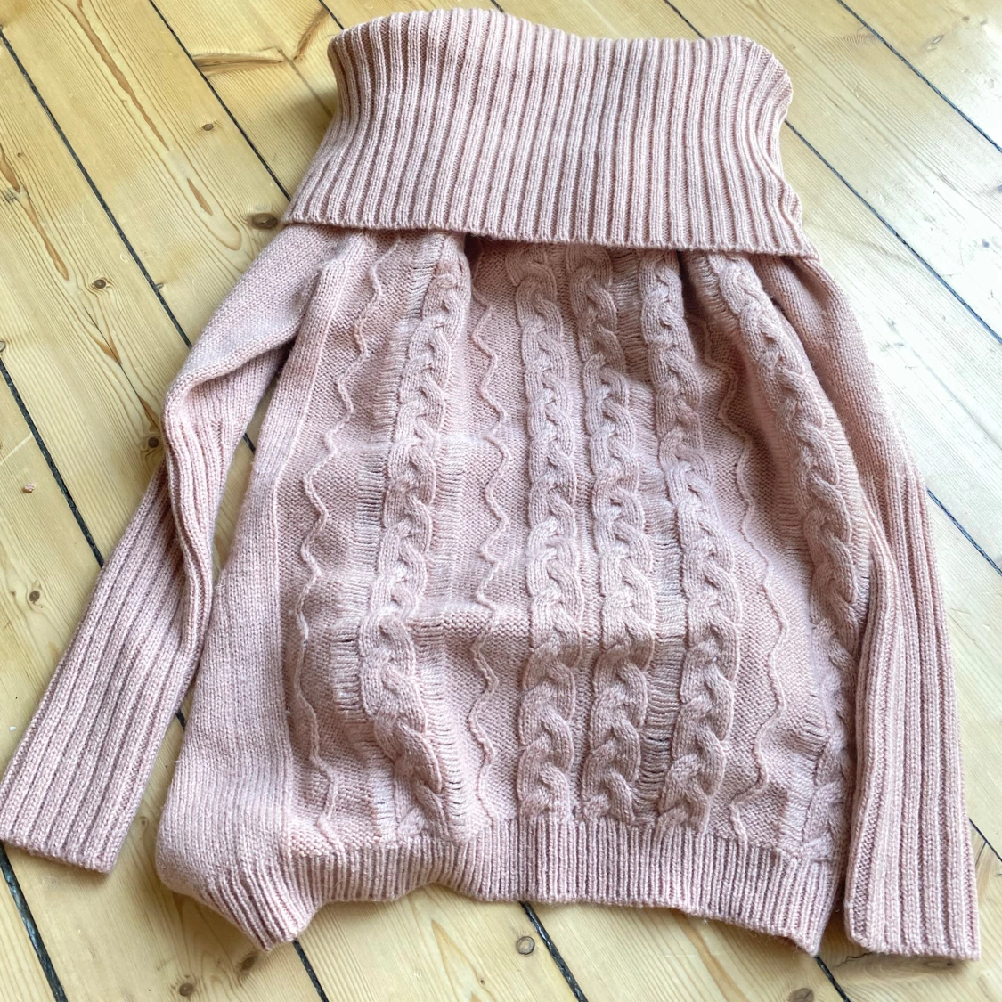 Rosa stickad off shoulder tjocktröja!  - 91