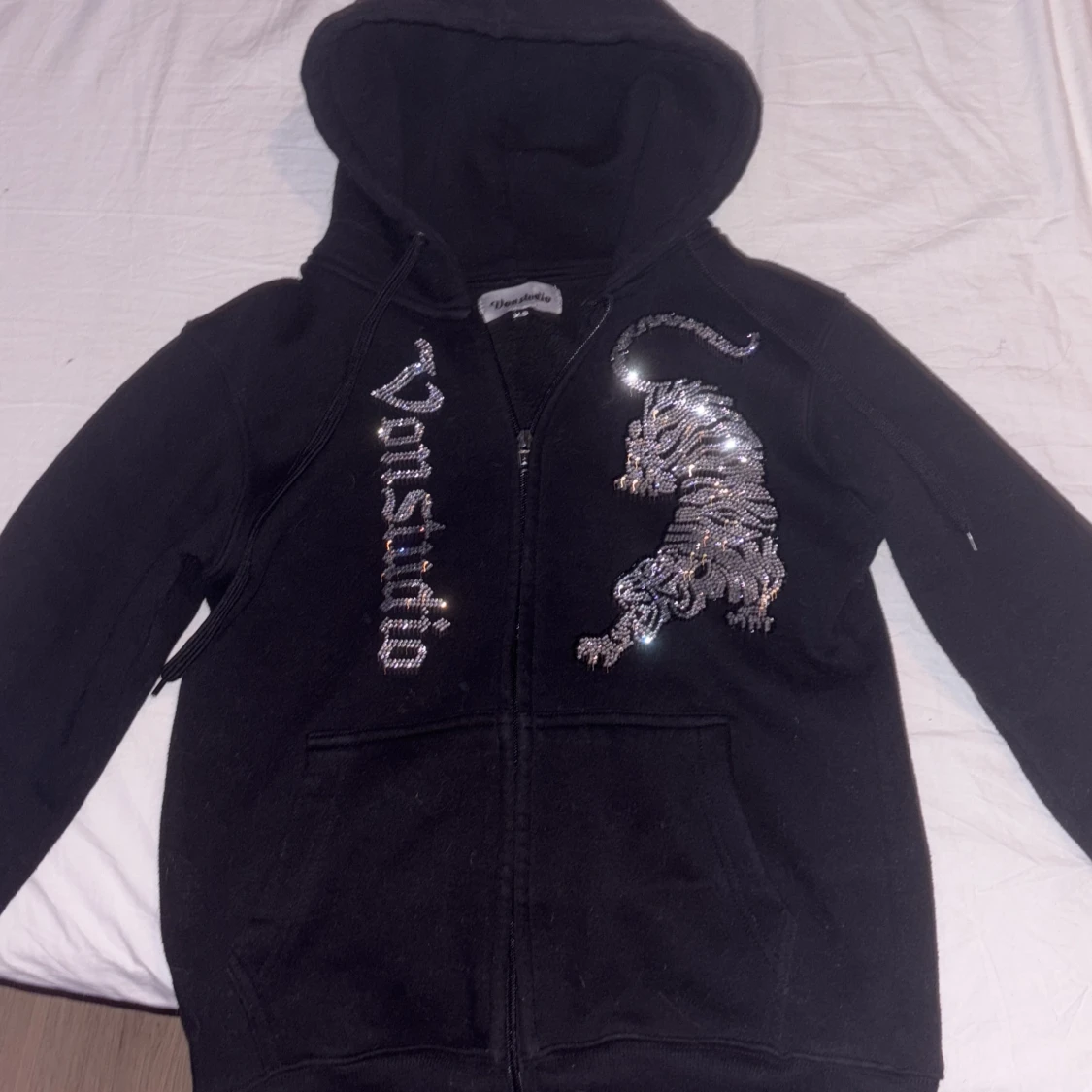 Svart rhinestone hoodie