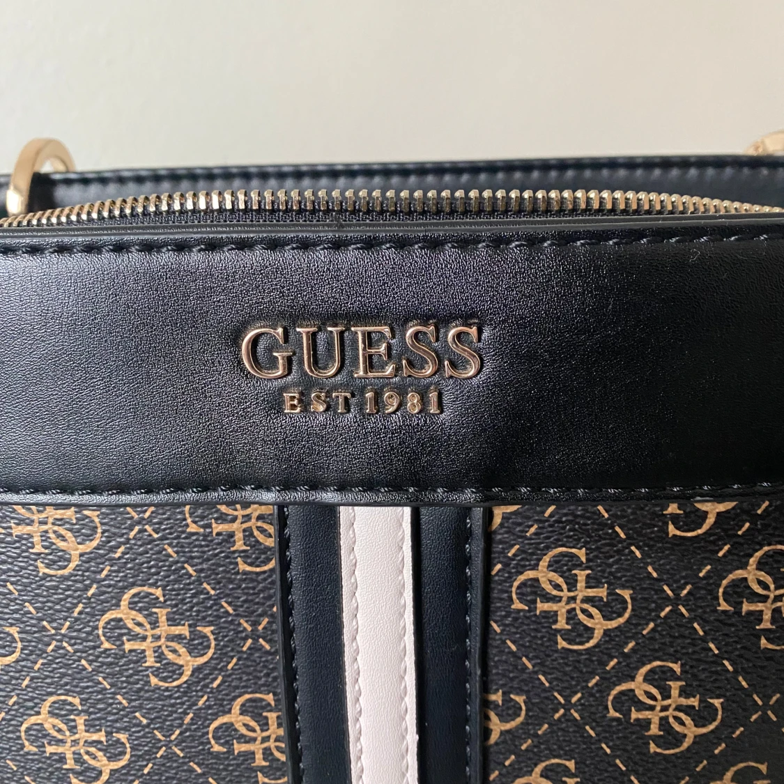 Guess Noelle Elite väska - 91