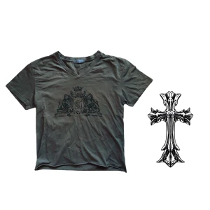 00s y2k drain t-shirt - Sjuk grön tisha med nice tryck! Passar S-M, har croppat den så bälte syns ‼️ I perfekt skick, säljer pga den inte riktigt passar mig. Skicka såklart gärna frågor och bud på DM 🤝