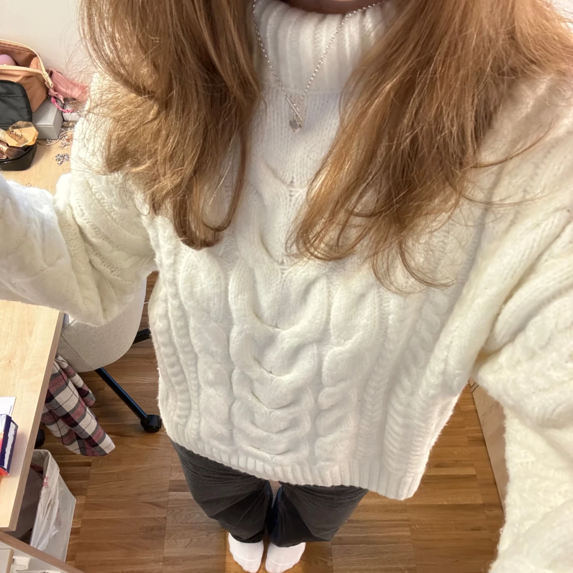 Vit oversized stickad tröja från Gina - 90