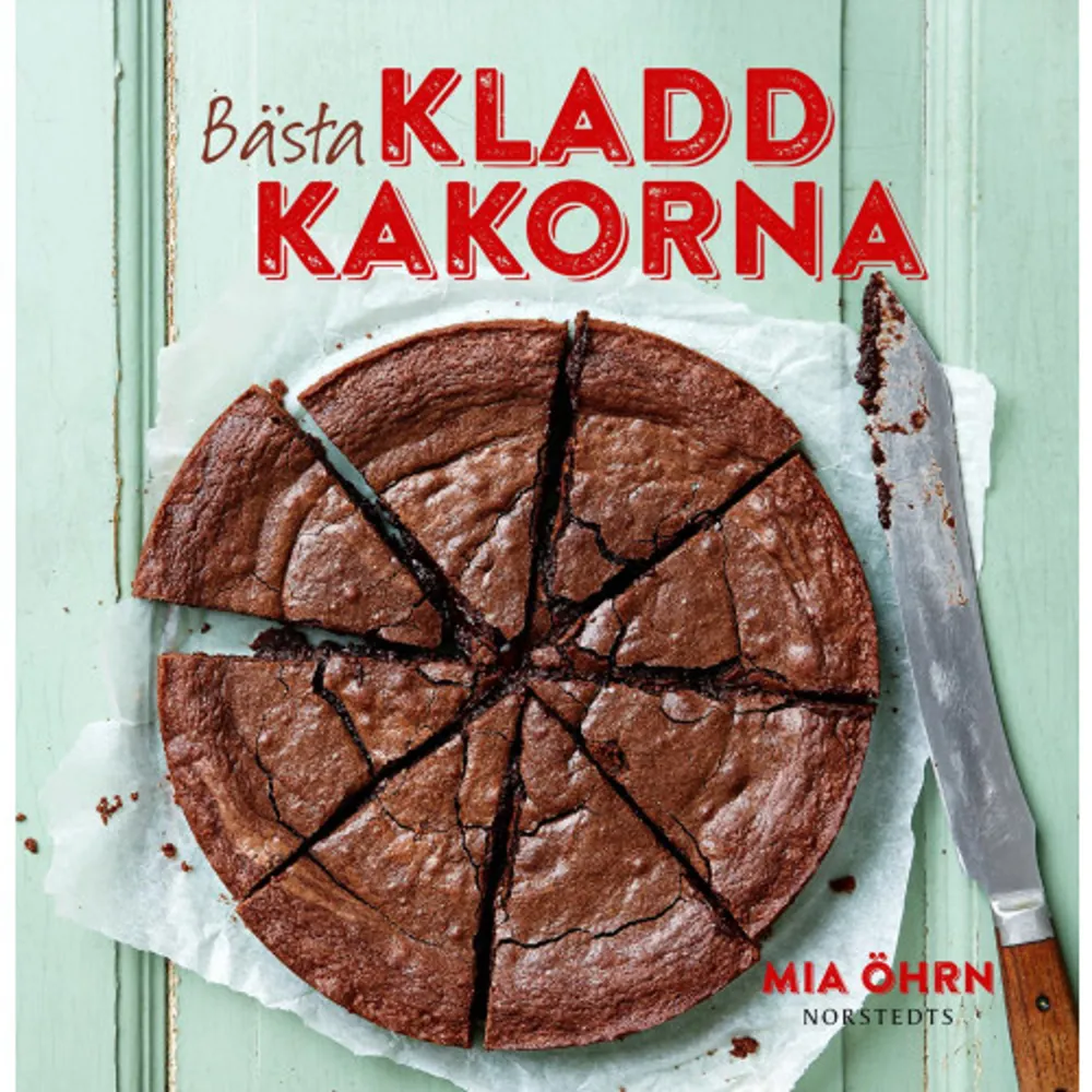 Kladdkakan en älskad klassiker som går att variera i det oändliga! Vilken vill du baka? En mjuk och krämig med smak av lakrits, daimgrädde eller jordnötter? Små söta bakelser, en paj eller varma fondanter? Sega chokladrutor, mjölkchokladkaka med krisp, godismuffins eller chokladterrin? När Mia Öhrn nu samlar de bästa kladdkakerecepten ur sina uppskattade tidigare böcker bjuder hon på bakverk som smakar fantastiskt och är lätta att göra. Det svåra här är att välja!    Format Flexband   Omfång 64 sidor   Språk Svenska   Förlag Norstedts   Utgivningsdatum 2019-08-23   Medverkande Camilla Arvidsson   Medverkande Stellan Herner   Medverkande Fredrik Reuterhäll   ISBN 9789113098180  . Böcker.