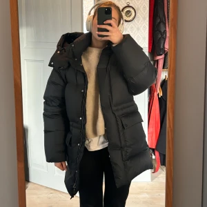 Vinterjacka - Supervarm och mysig vinterjacka, använd fåtal gånger!🥰