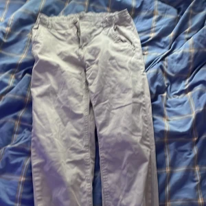 Chinos - Stiliga chinos i storlek 164. Aldrig använda. Från Lindex.