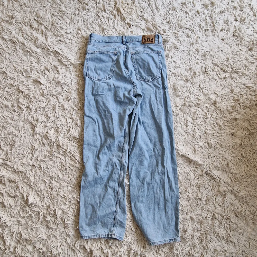 Sweet sktbs jeans, få tecken på användning. Nypris 700kr. Storlek xxs, passar mer som S.. Jeans & Byxor.