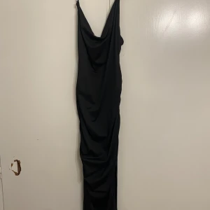 Svart långklänning från shien -  svart långklänning från shien
