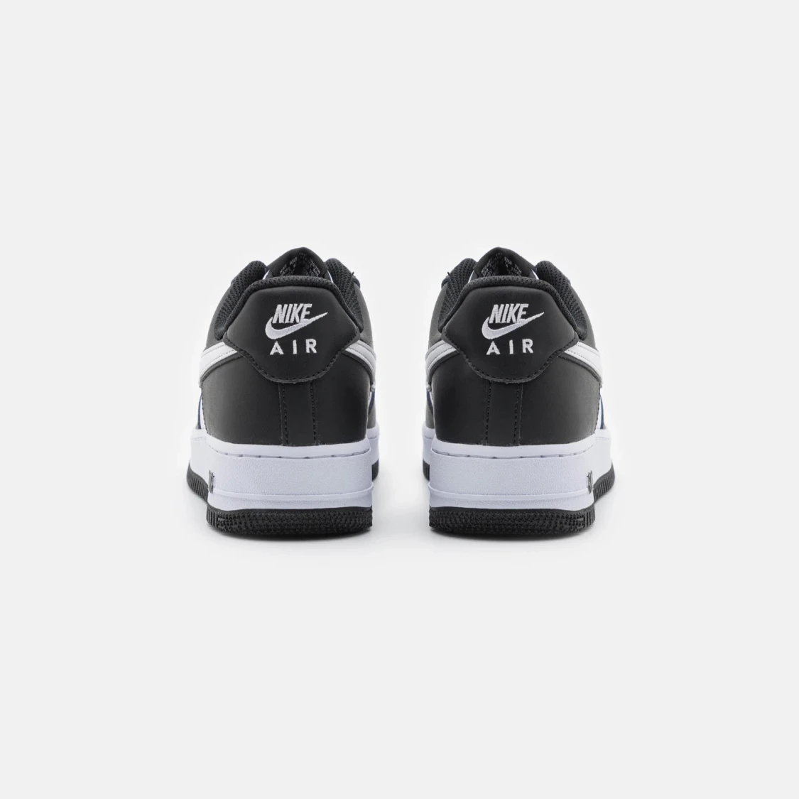 Nike Air Force i svart och vitt