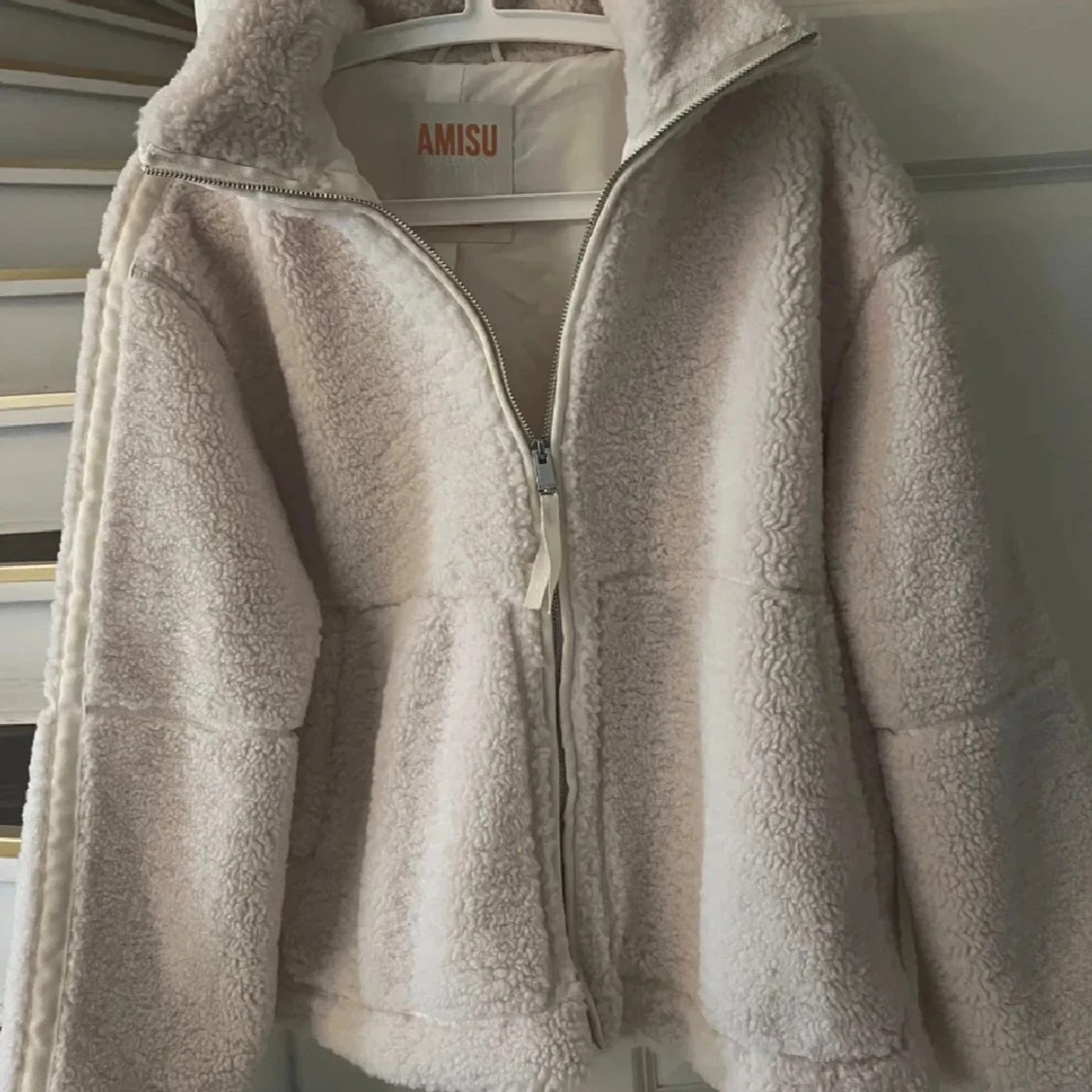 Beige teddyjacka från Amisu - 90