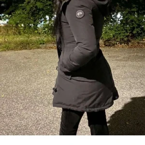 Canada goose jacka dam - Väldigt fin Canada goose jacka för dam